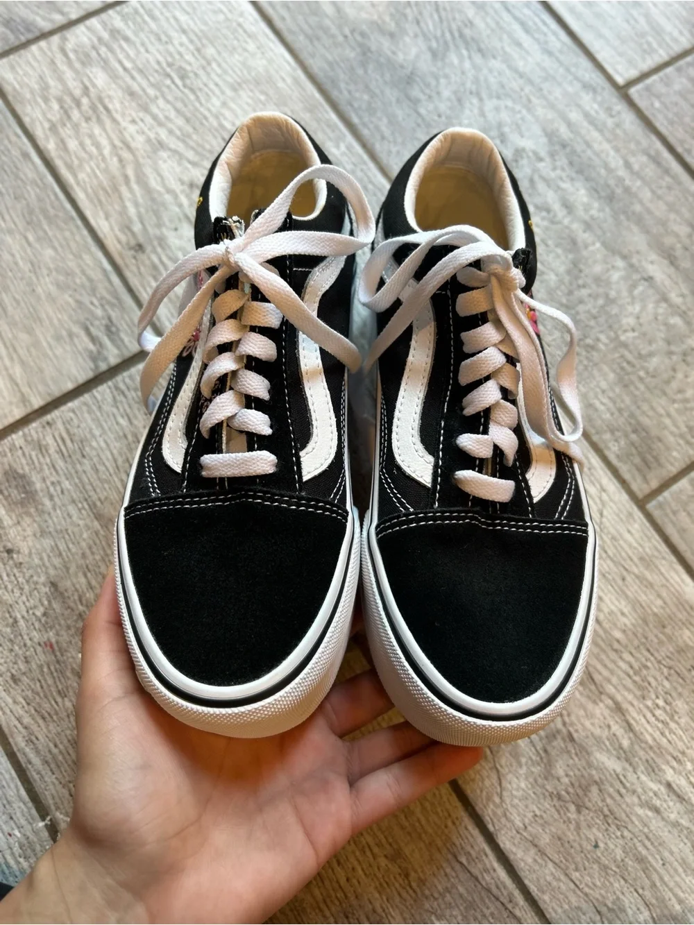 VANS Embroidered Old Skool Platform Sneakers, Women’s 5.5, Never Worn!
